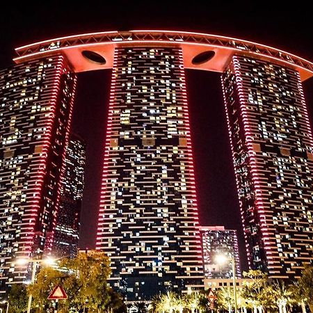 Cozy 1Br In Iconic Tower Apartman Abu Dzabi Kültér fotó