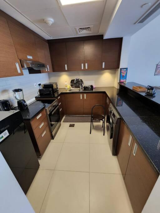Cozy 1Br In Iconic Tower Apartman Abu Dzabi Kültér fotó