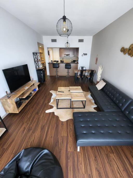 Cozy 1Br In Iconic Tower Apartman Abu Dzabi Kültér fotó