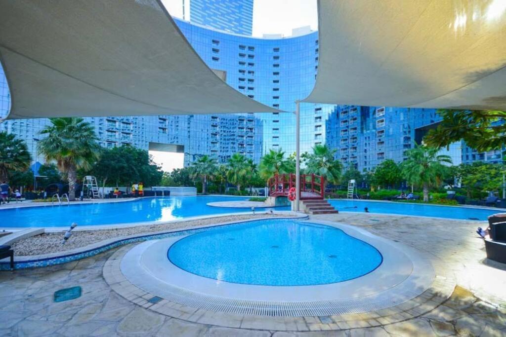 Cozy 1Br In Iconic Tower Apartman Abu Dzabi Kültér fotó