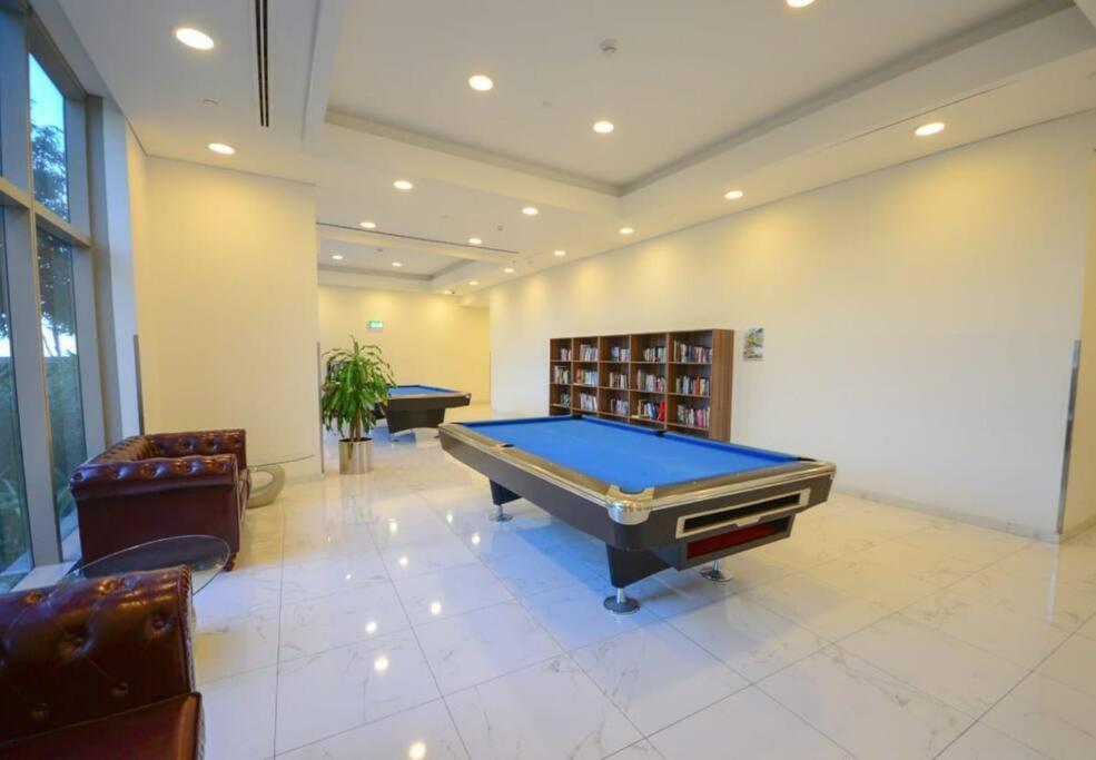 Cozy 1Br In Iconic Tower Apartman Abu Dzabi Kültér fotó