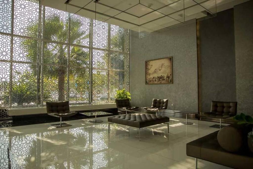 Cozy 1Br In Iconic Tower Apartman Abu Dzabi Kültér fotó