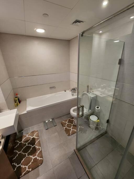 Cozy 1Br In Iconic Tower Apartman Abu Dzabi Kültér fotó