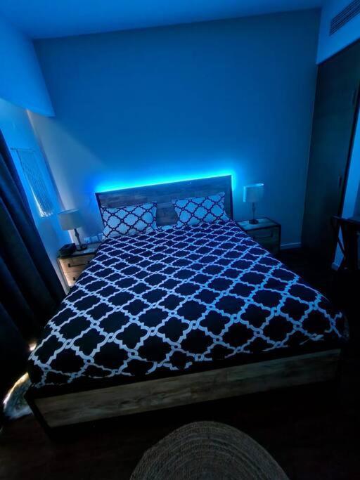 Cozy 1Br In Iconic Tower Apartman Abu Dzabi Kültér fotó